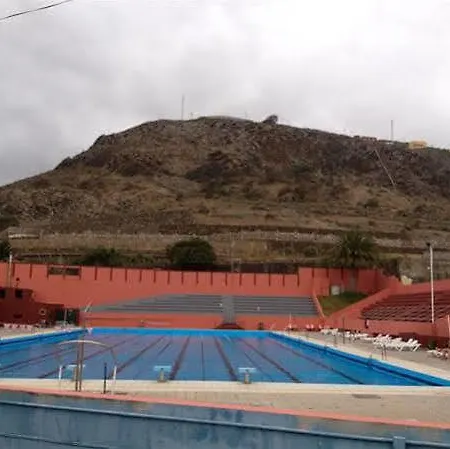 Hostel De Guia *
