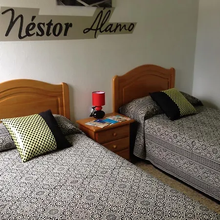 Hostel De Guia *